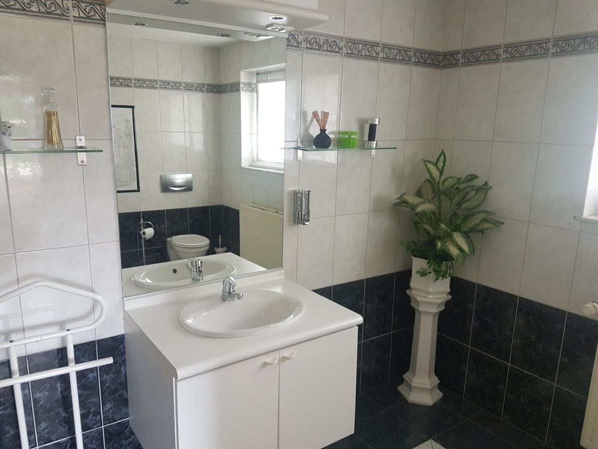 Lindenhaus Apartment Weywertz Ngoại thất bức ảnh